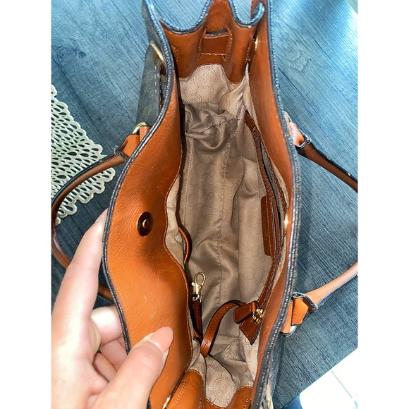 Authentic (used) Michael Kors leather Satchel - Picture 4 of 5